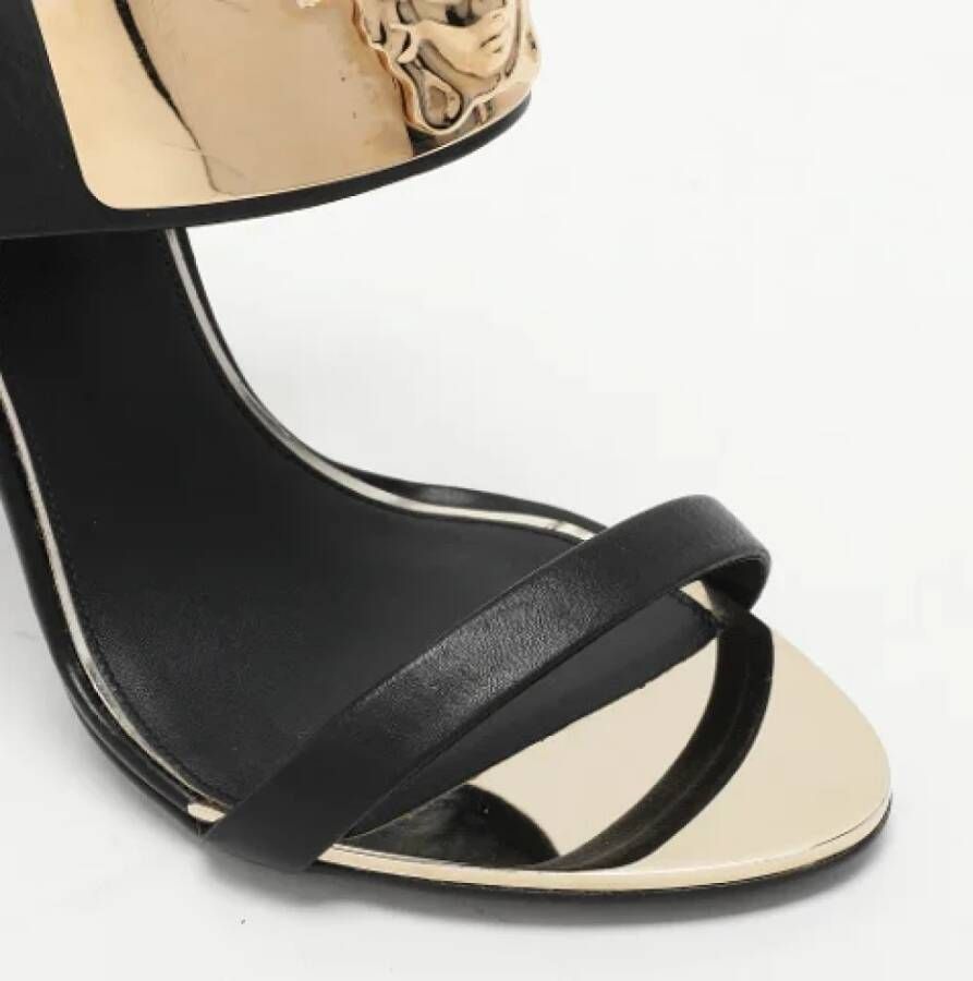 Versace Pre-owned Leather sandals Black Dames