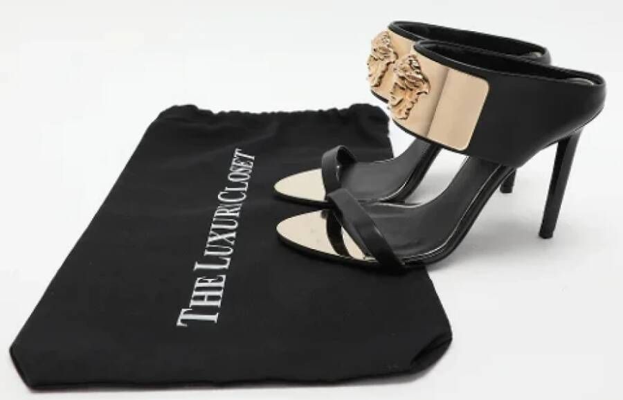 Versace Pre-owned Leather sandals Black Dames