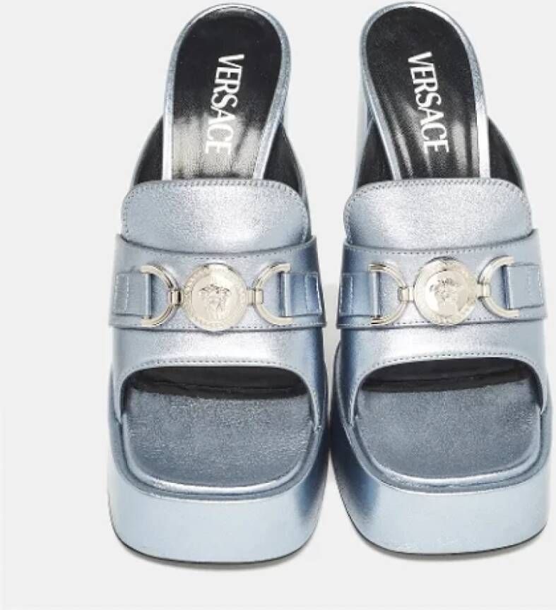 Versace Pre-owned Leather sandals Gray Dames