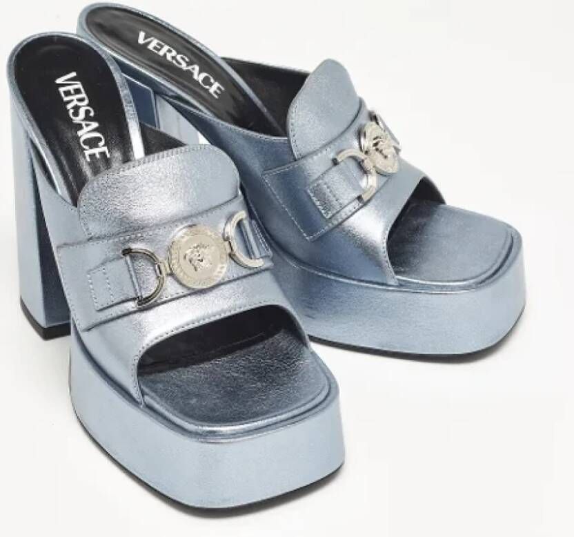 Versace Pre-owned Leather sandals Gray Dames