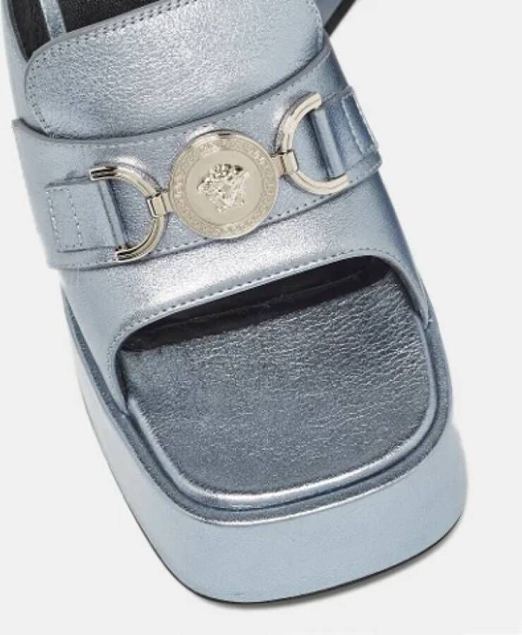 Versace Pre-owned Leather sandals Gray Dames