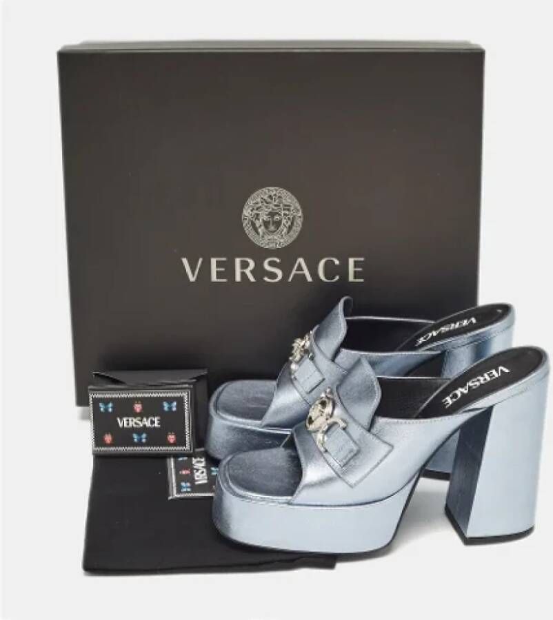 Versace Pre-owned Leather sandals Gray Dames