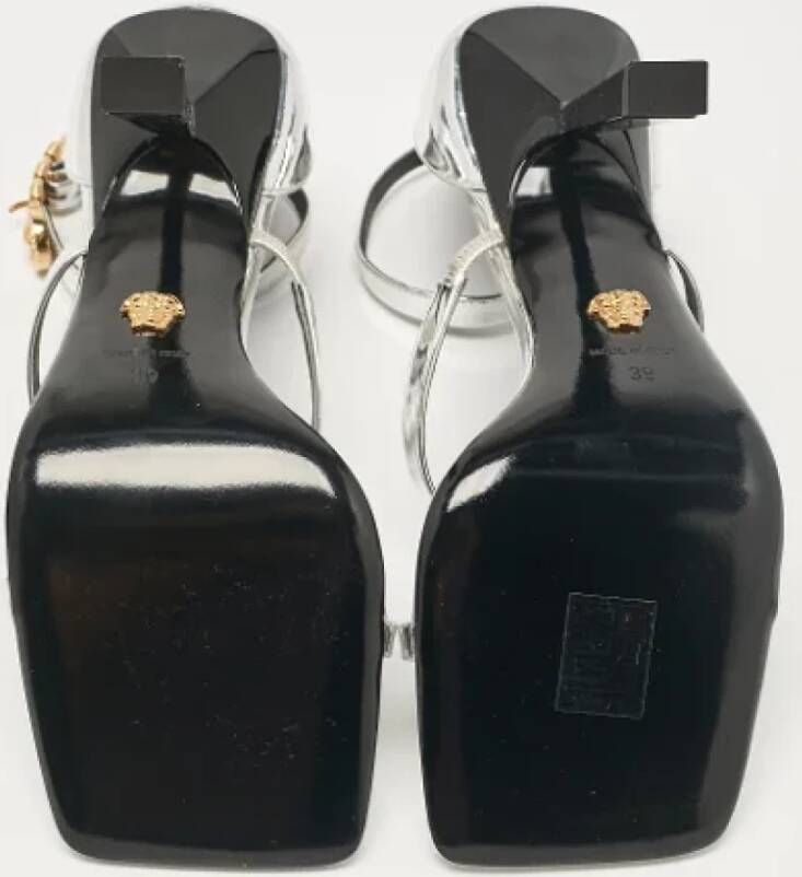 Versace Pre-owned Leather sandals Gray Dames