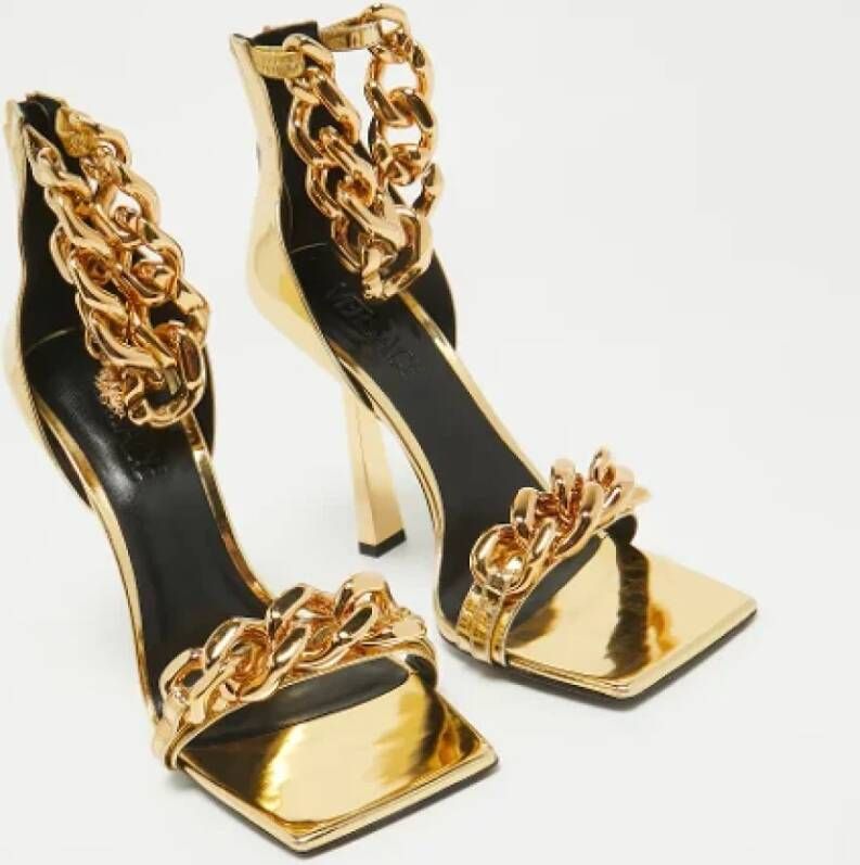 Versace Pre-owned Leather sandals Yellow Dames