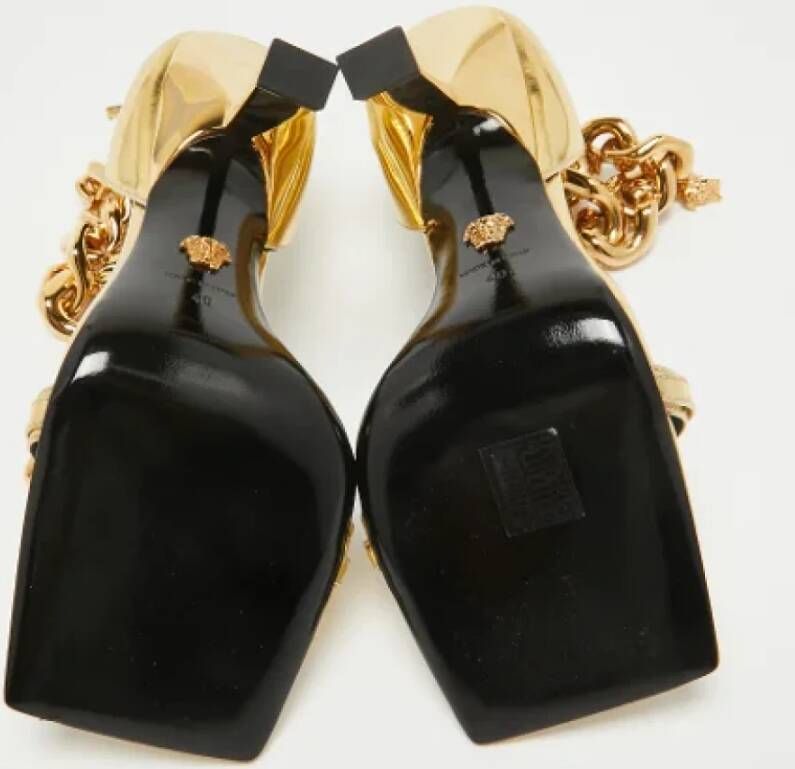 Versace Pre-owned Leather sandals Yellow Dames