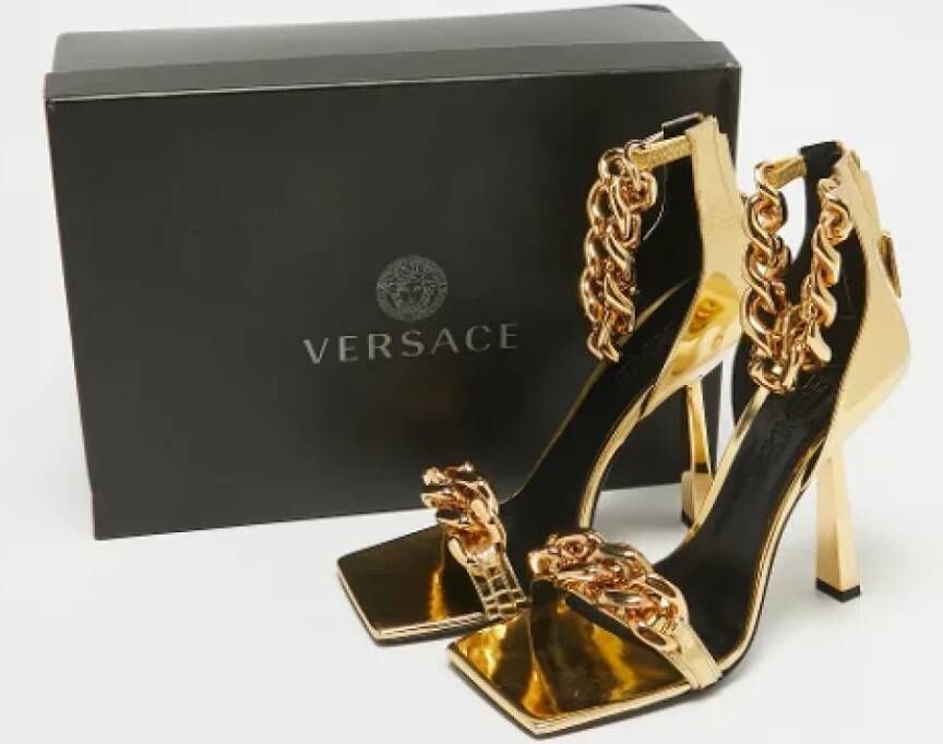 Versace Pre-owned Leather sandals Yellow Dames