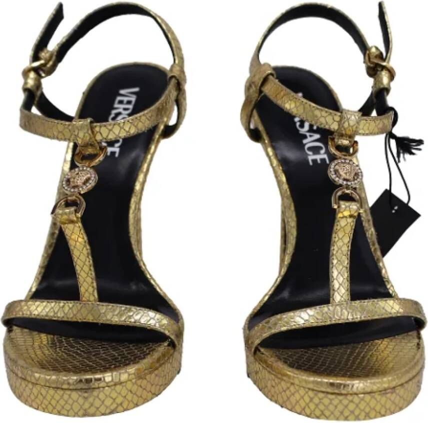 Versace Pre-owned Leather sandals Yellow Dames