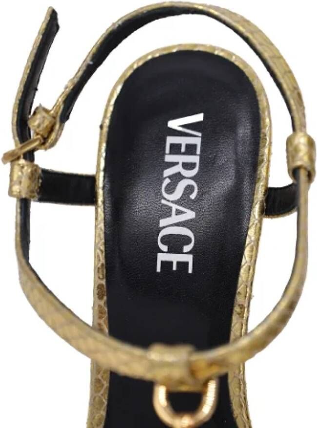 Versace Pre-owned Leather sandals Yellow Dames