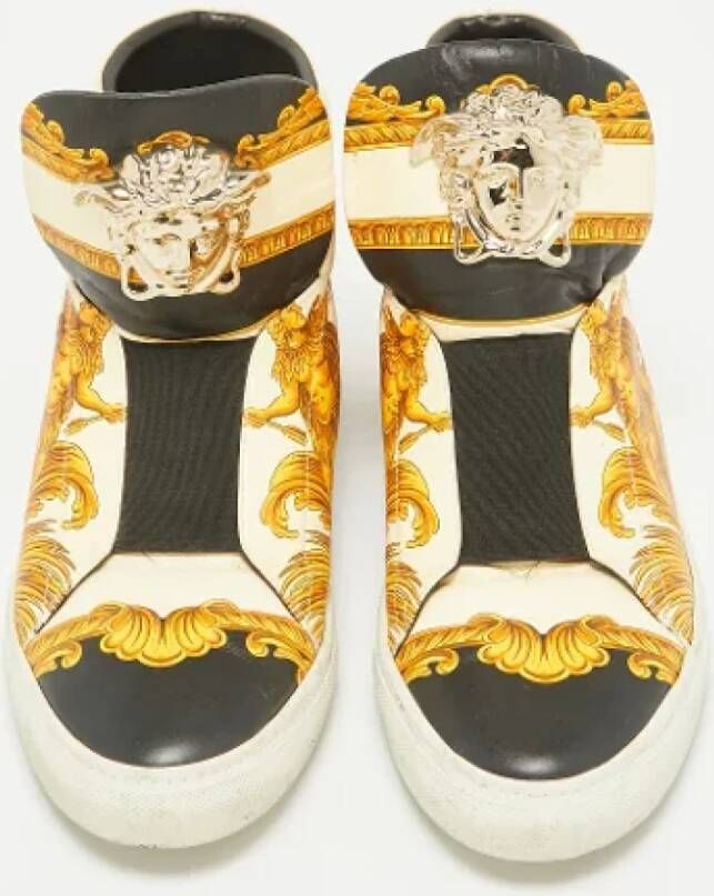 Versace Pre-owned Leather sneakers Yellow Heren