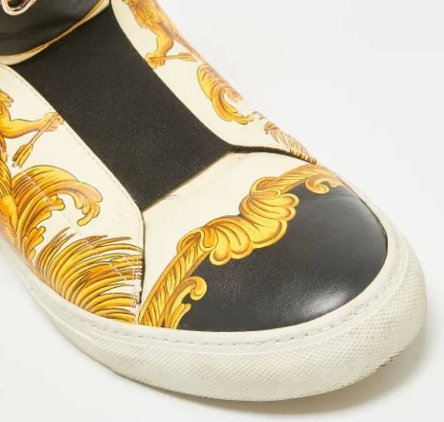 Versace Pre-owned Leather sneakers Yellow Heren