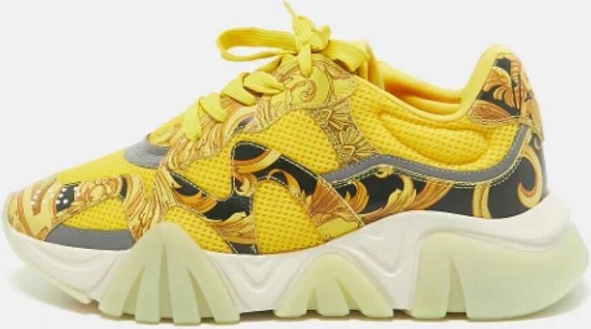 Versace Pre-owned Leather sneakers Yellow Heren