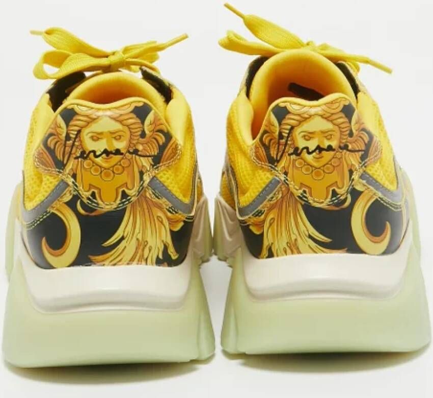 Versace Pre-owned Leather sneakers Yellow Heren