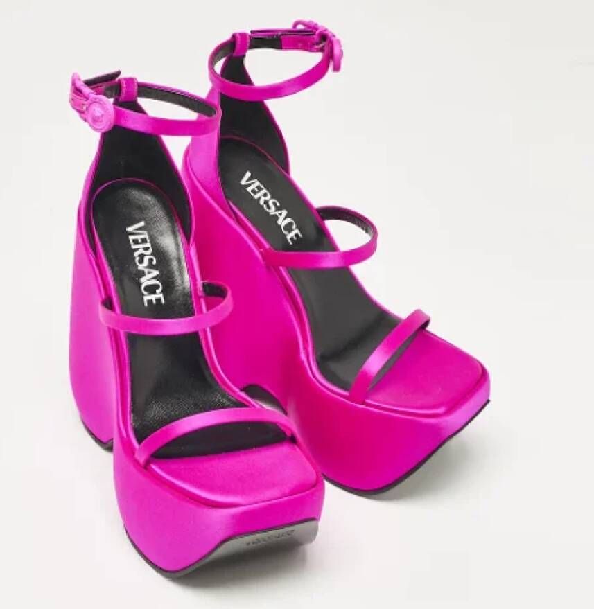 Versace Pre-owned Satin sandals Pink Dames