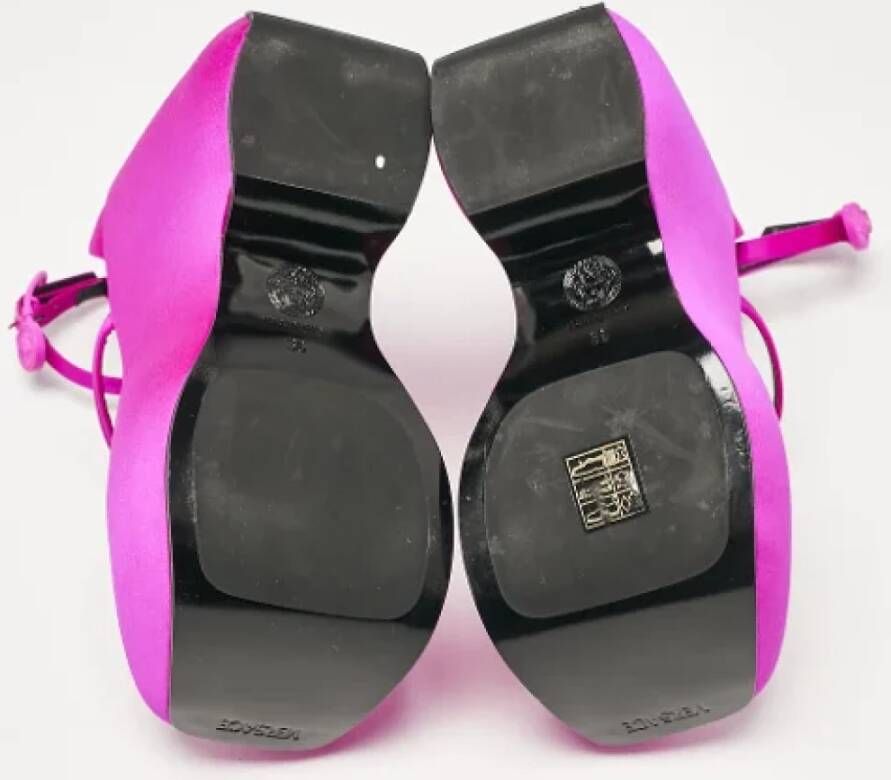 Versace Pre-owned Satin sandals Pink Dames