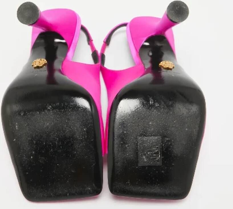 Versace Pre-owned Satin sandals Pink Dames