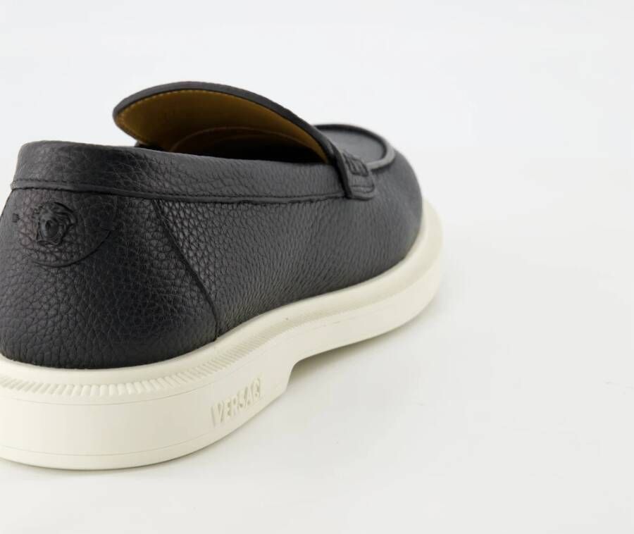 Versace Zwarte korrelige leren loafers Lente-Zomer 2025 Black Heren