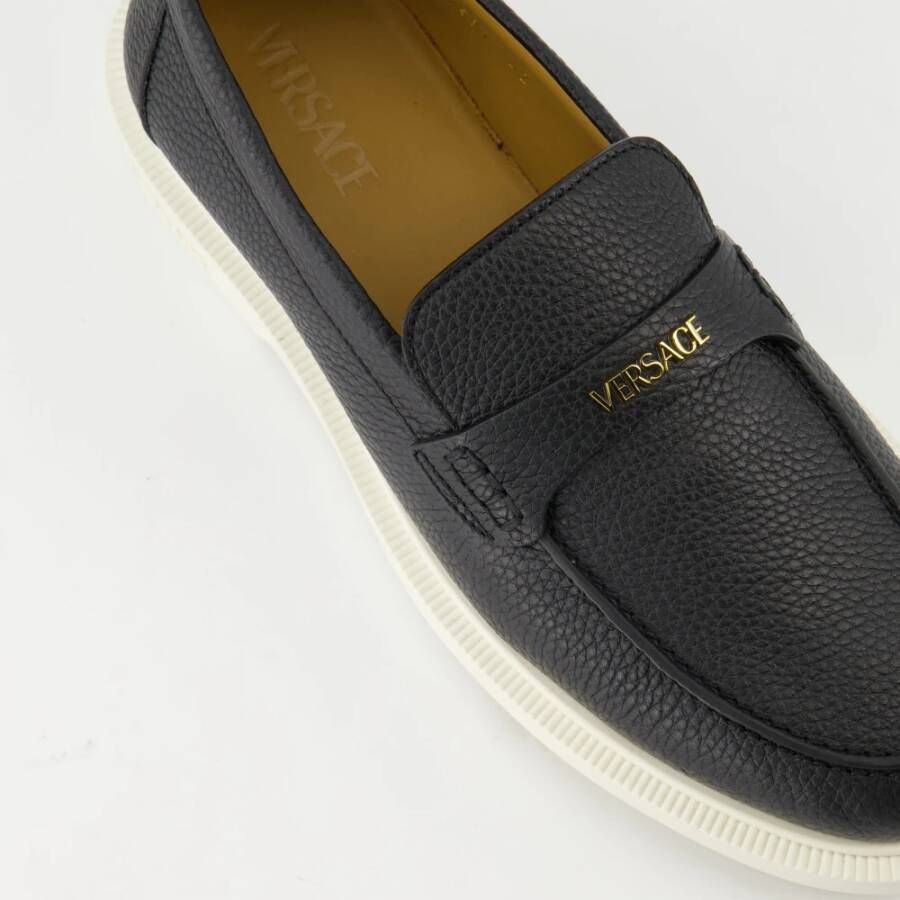 Versace Zwarte korrelige leren loafers Lente-Zomer 2025 Black Heren