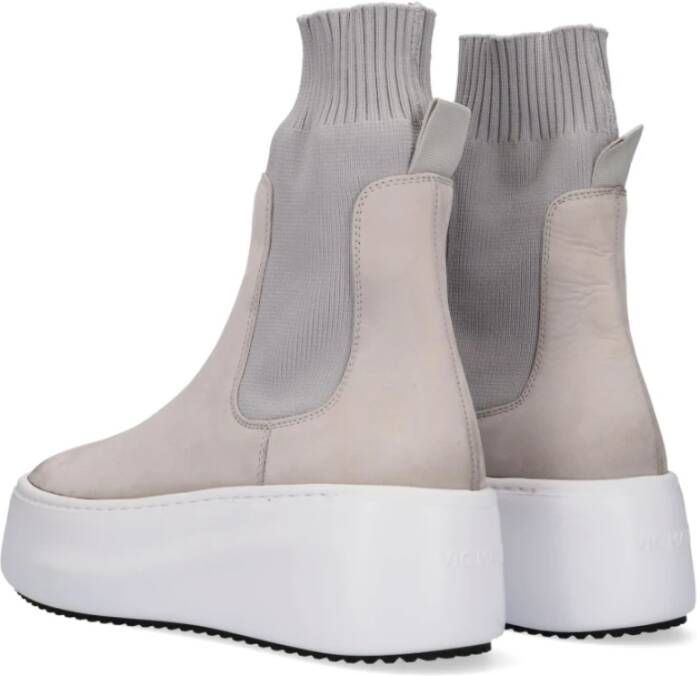 Vic Matié Beige Nubuck Chelsea Boots met Elastische Panelen Beige Dames