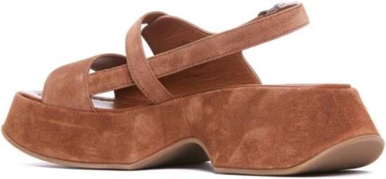 Vic Matié Bruine Sandalen met Achtergesp Sluiting Brown Dames