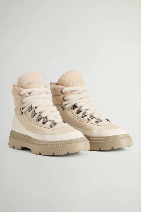 Woolrich Beige Laarzen voor Stijlvol Schoeisel Beige Dames