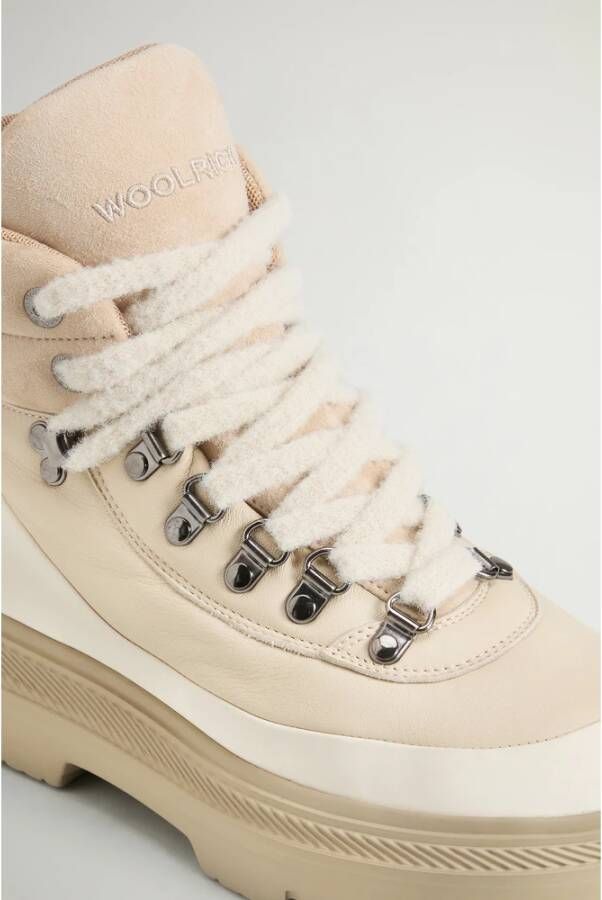 Woolrich Beige Laarzen voor Stijlvol Schoeisel Beige Dames