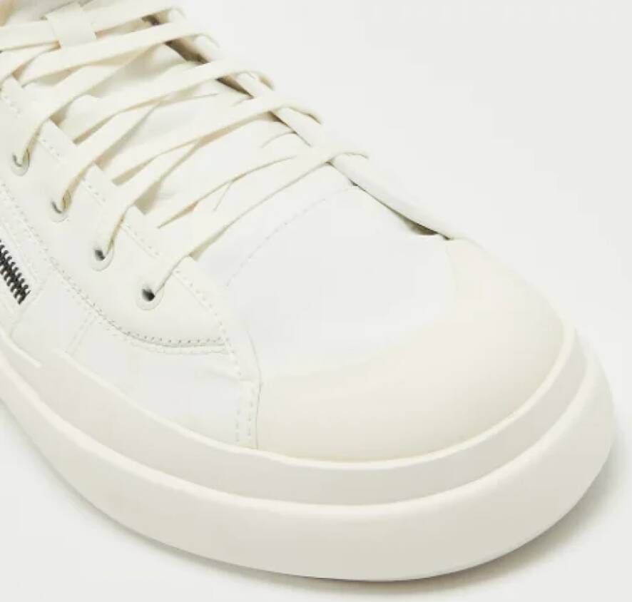 Yohji Yamamoto Pre-owned Coated canvas sneakers White Heren