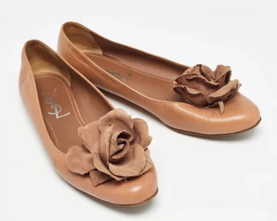 Yves Saint Laurent Vintage Pre-owned Leather flats Brown Dames