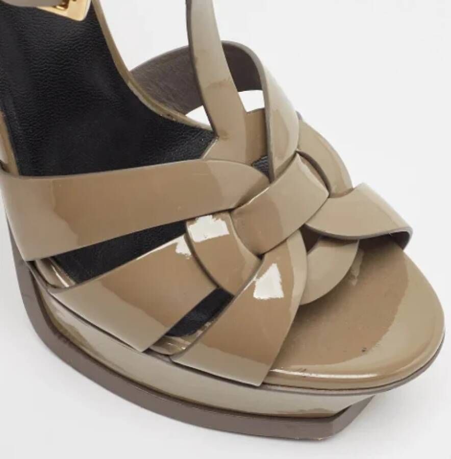 Yves Saint Laurent Vintage Pre-owned Leather sandals Beige Dames