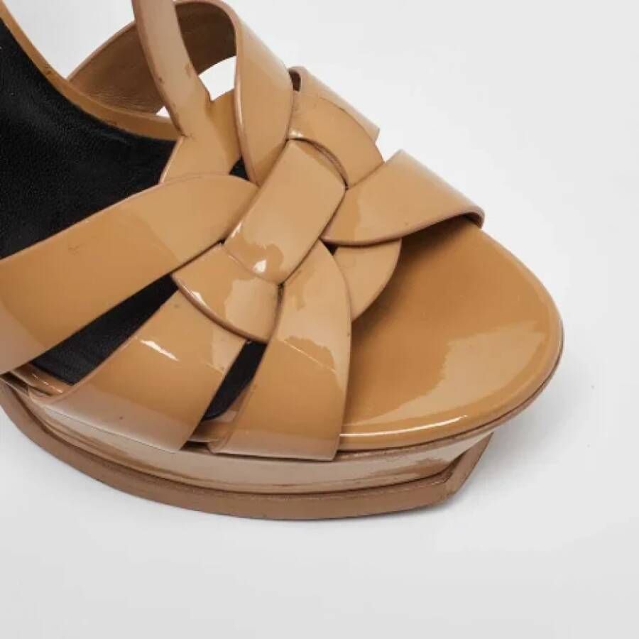 Yves Saint Laurent Vintage Pre-owned Leather sandals Beige Dames