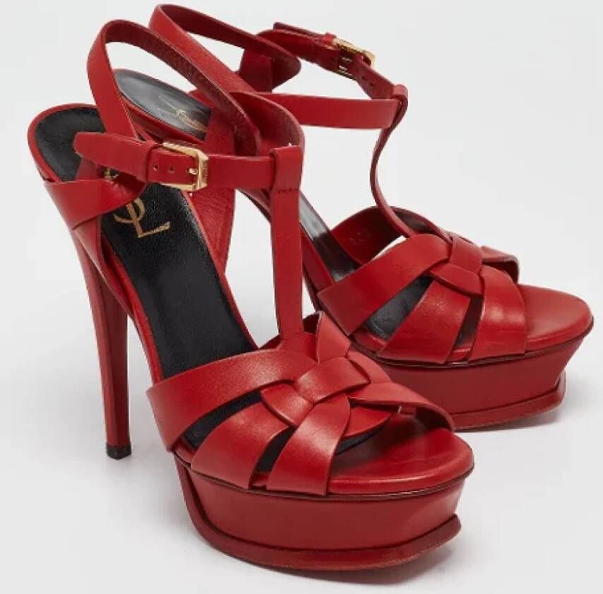 Yves Saint Laurent Vintage Pre-owned Leather sandals Red Dames