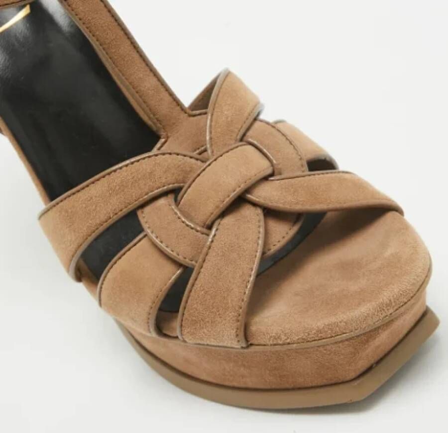 Yves Saint Laurent Vintage Pre-owned Suede sandals Brown Dames