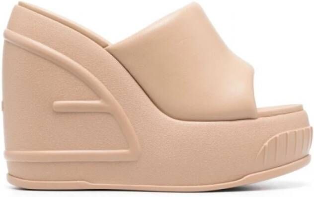 Fendi Leren Plateau-Wig Sandalen Beige Dames