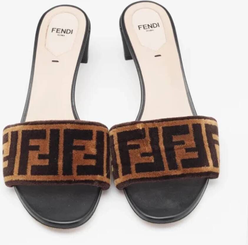 Fendi Vintage Pre-owned Velvet sandals Brown Dames