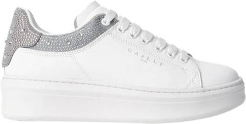 Gaëlle Paris Zilveren Modieuze Sneakers Stijlvol en Elegant White Dames