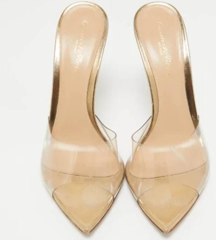 Gianvito Rossi Pre-owned Fabric sandals Beige Dames