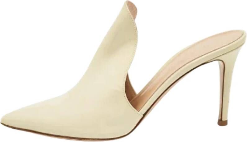 Gianvito Rossi Pre-owned Leather mules Beige Dames