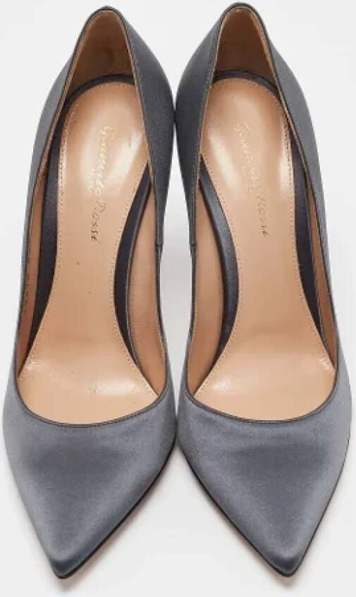 Gianvito Rossi Pre-owned Satin heels Gray Dames