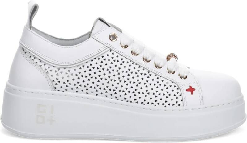 Gio+ Witte geperforeerde leren sneakers met blauwe kralen enkelband White Dames