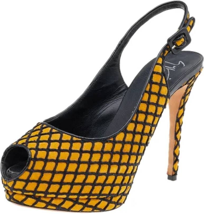 Giuseppe Zanotti Pre-owned Fabric sandals Yellow Dames