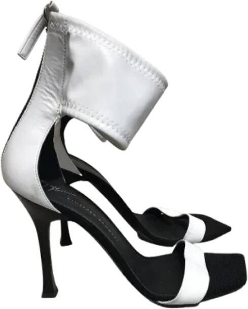 Giuseppe Zanotti Pre-owned Leather sandals White Dames