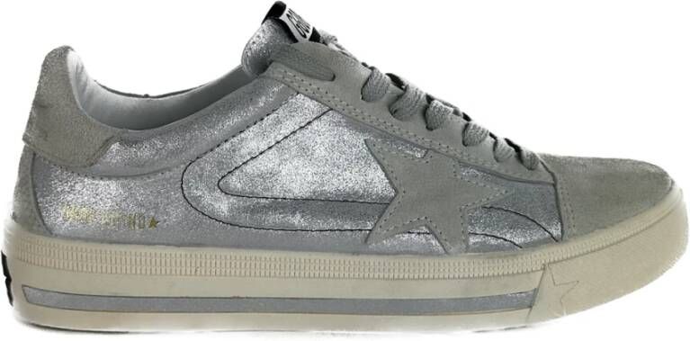 Golden Goose Zilveren Leren Sneakers met Grijze Su?de Details Grijs Dames