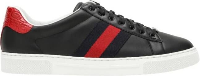 Gucci Leren Basket Sneakers met Metalen Plaatje Black Heren