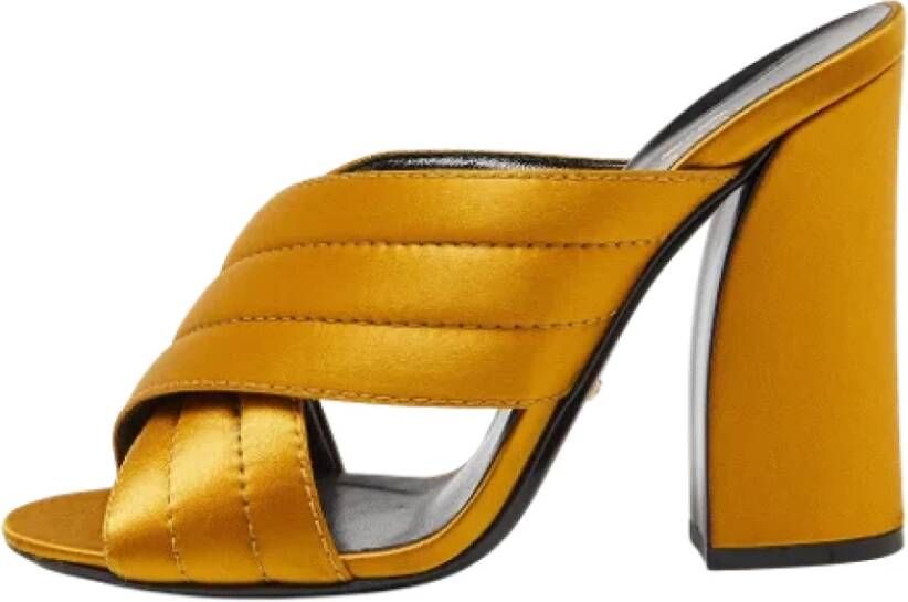 Gucci Vintage Pre-owned Satin sandals Yellow Dames