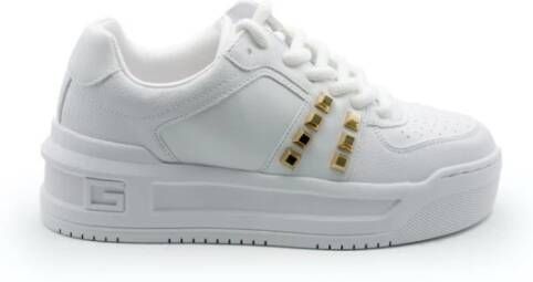 Guess Witte damesschoenen met gouden logo en studs Wit Dames