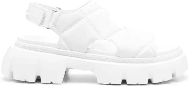 Karl Lagerfeld Sandalen SUN TREKKA Quilted K-Kross Sandal in wit