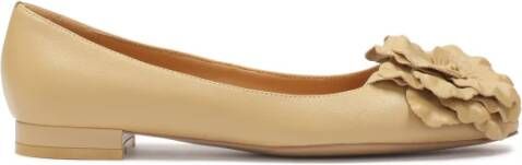 Kazar Beige platte pumps met bloem Beige Dames