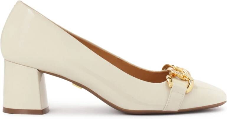 Kazar Roomwit gelakte pumps met metalen versiering Beige Dames