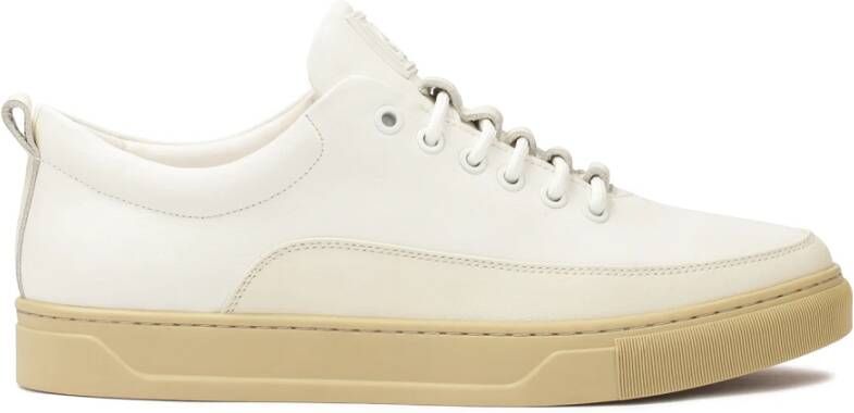 Kazar Witte leren sneakers op een beige zool White Heren