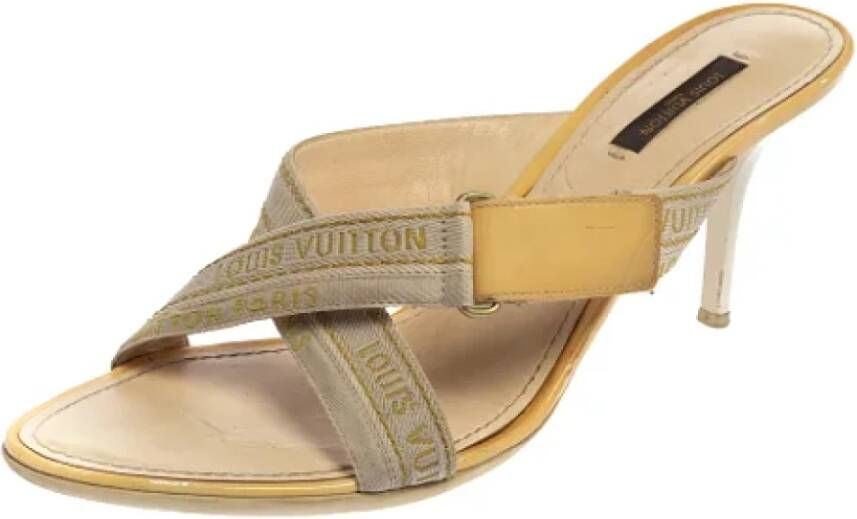 Louis Vuitton Vintage Pre-owned Fabric sandals Beige Dames