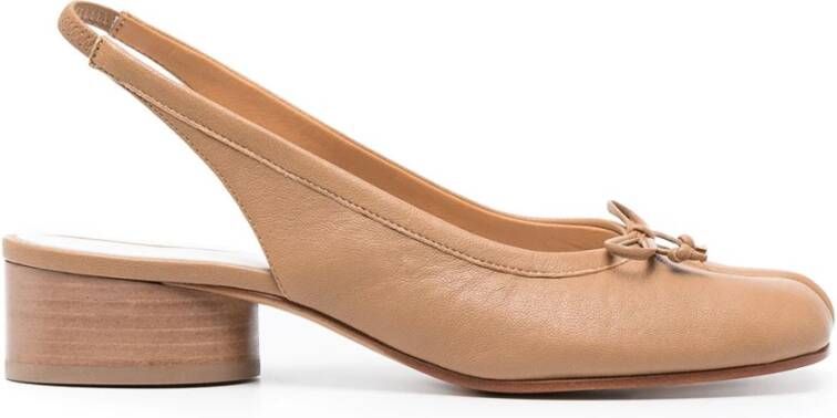 Maison Margiela Beige Tabi Pump met Strikdetail Beige Dames